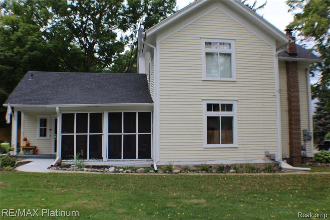 300 East South Holly Road Fenton, MI 48430 - Photo 3 of 38 IMG_0247.JPG