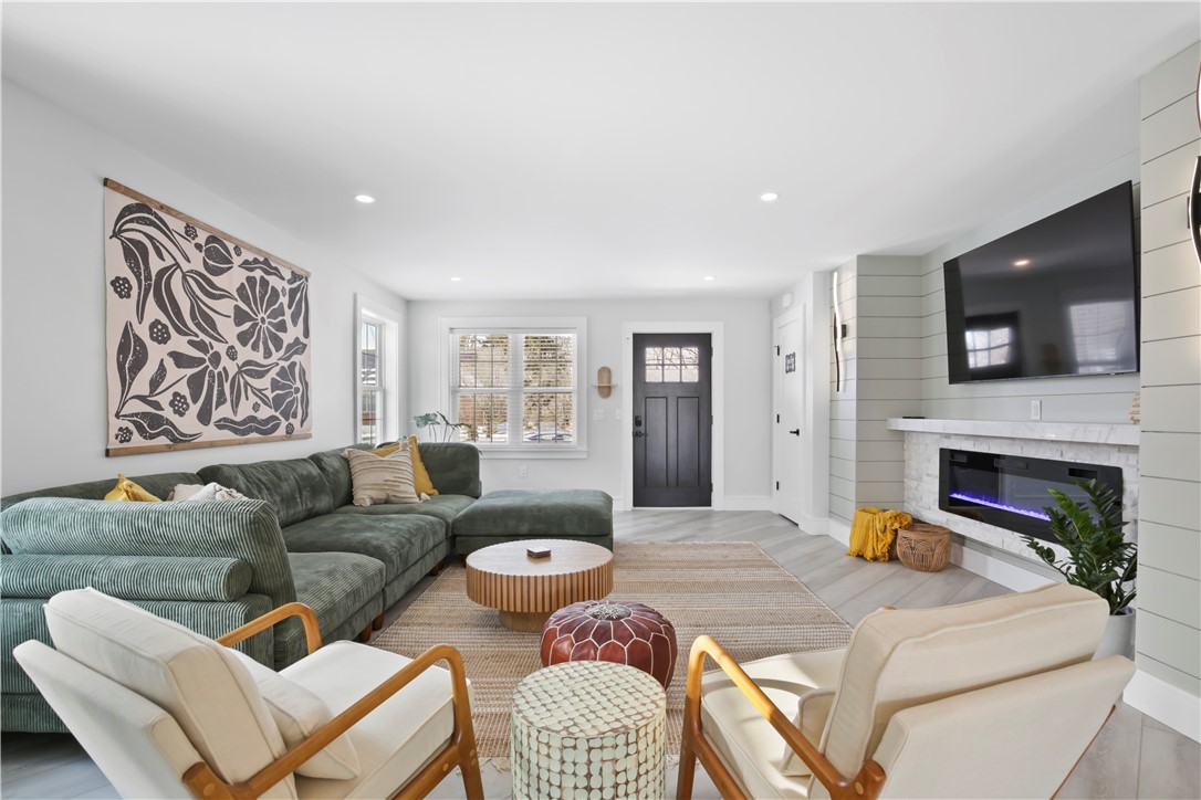 45 Bellevue Avenue Westerly, RI 02891 - Photo 2 of 26