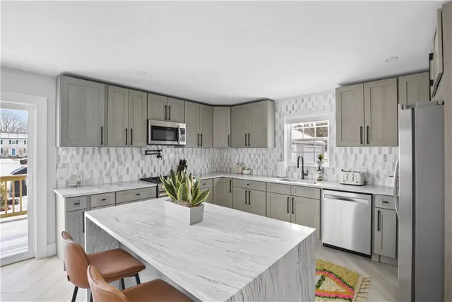 $3,500 | 45 Bellevue Avenue, Westerly, RI 02891