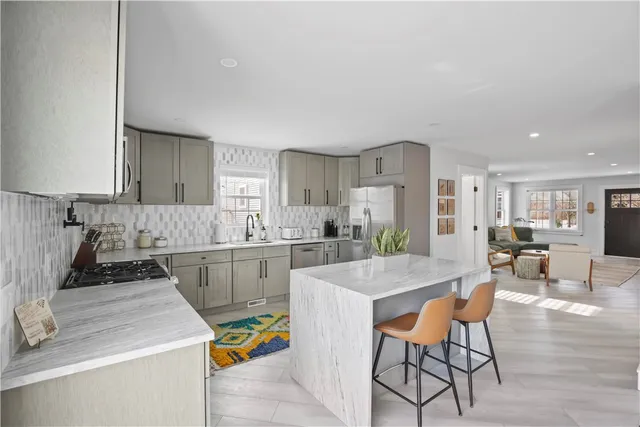 $3,500 | 45 Bellevue Avenue, Westerly, RI 02891