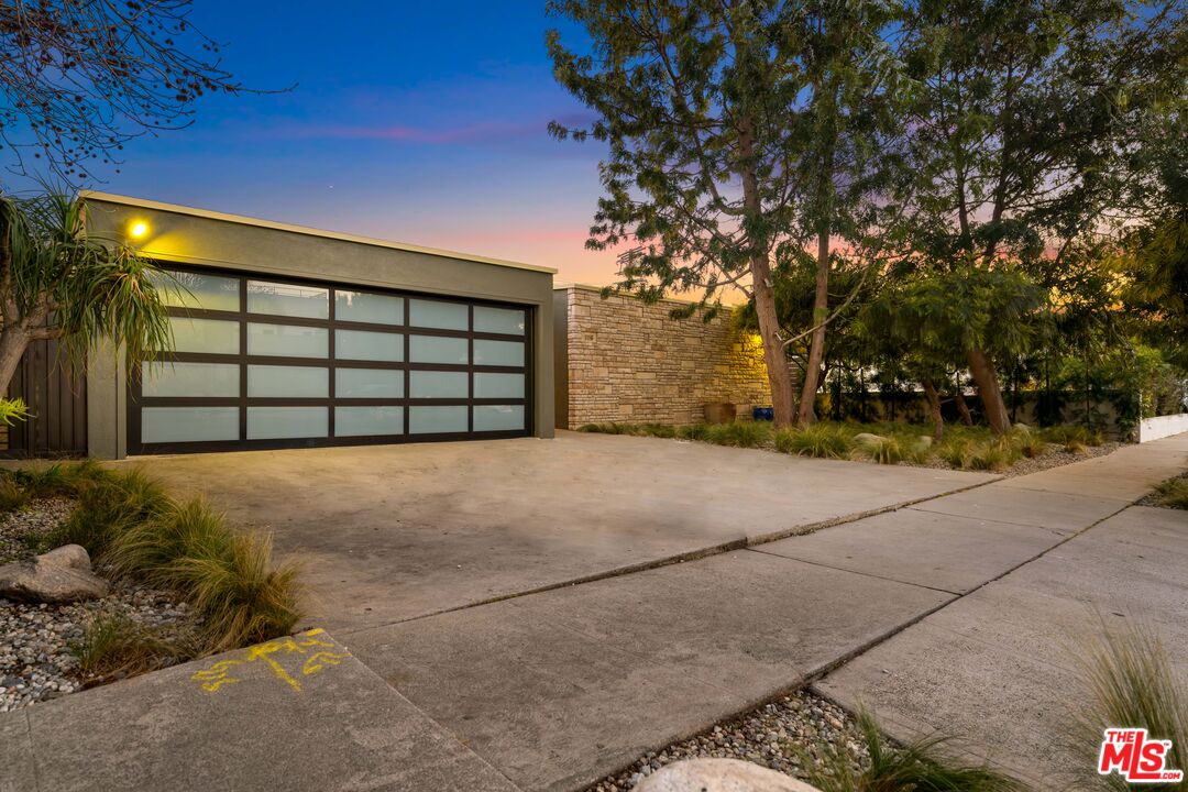 1116 Berkeley Drive Venice, CA 90292 - Photo 2 of 30 a view of outdoor space and porch