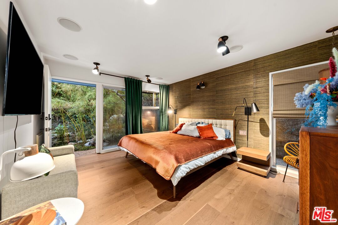 1116 Berkeley Drive Venice, CA 90292 - Photo 21 of 30 a bedroom with a bed and a large window