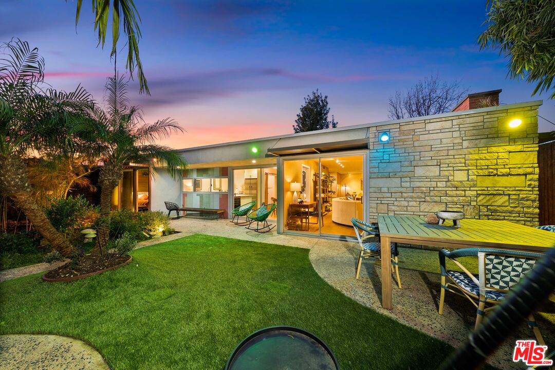 1116 Berkeley Drive Venice, CA 90292 - Photo 25 of 30 a view of a backyard with plants and patio