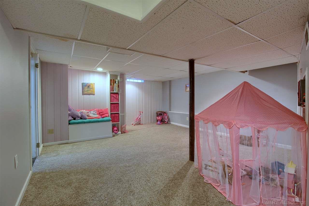 1990 Littlestone Road Grosse Pointe Woods, MI 48236 - Photo 24 of 32