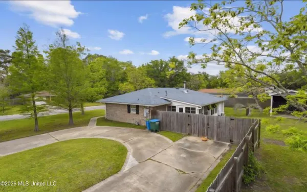 $2,100 | 2700 Hargrove Drive, Ocean Springs, MS 39564