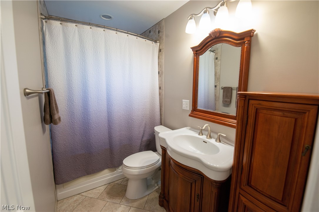 1790 Empire Road Wickliffe, OH 44092 - Photo 11 of 27 1st floor bath