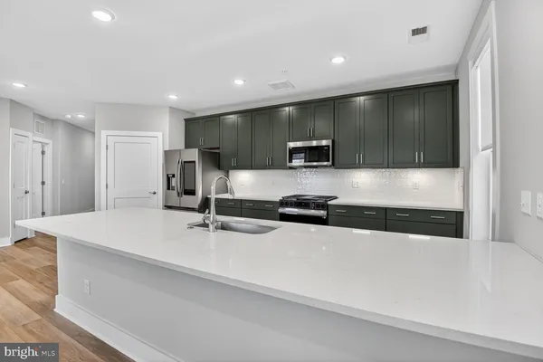 $709,000 | 76 Old Mill Bottom Road North, Unit 301, Annapolis, MD 21409