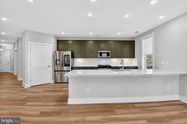 $725,000 | 76 Old Mill Bottom Road North, Unit 301, Annapolis, MD 21409