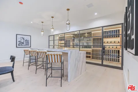 a view of entryway with furniture