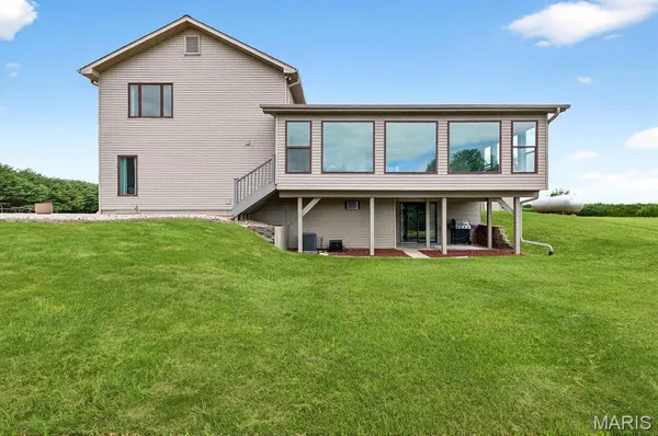 $599,000 | 19744 Highway 67, Jerseyville, IL 62052