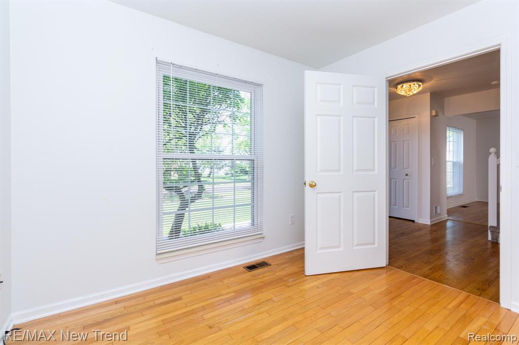 25935 Junction Novi, MI 48375 - Photo 20 of 43
