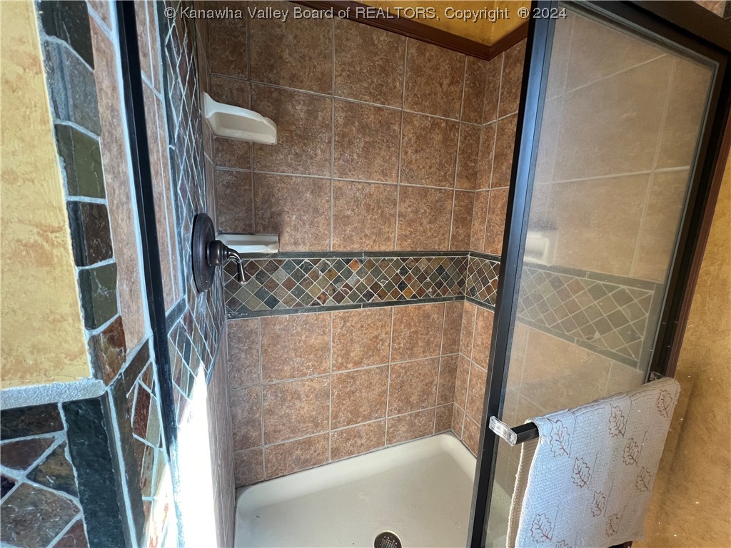 114 English Road Point Pleasant, WV 25550 - Photo 13 of 28 tile shower
