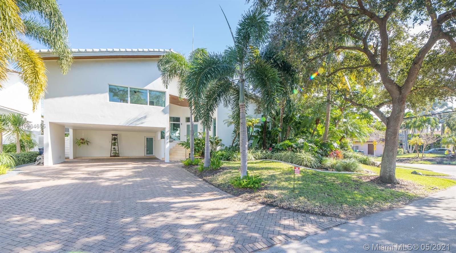699 Glenridge Road Key Biscayne, FL 33149 - Photo 2 of 60