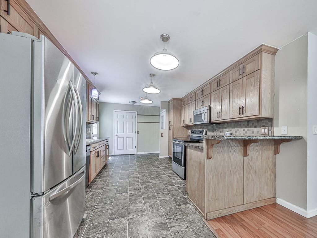 424 Shamrock Drive Dalton, GA 30721 - Photo 12 of 38 a kitchen with stainless steel appliances granite countertop a refrigerator a stove and a sink