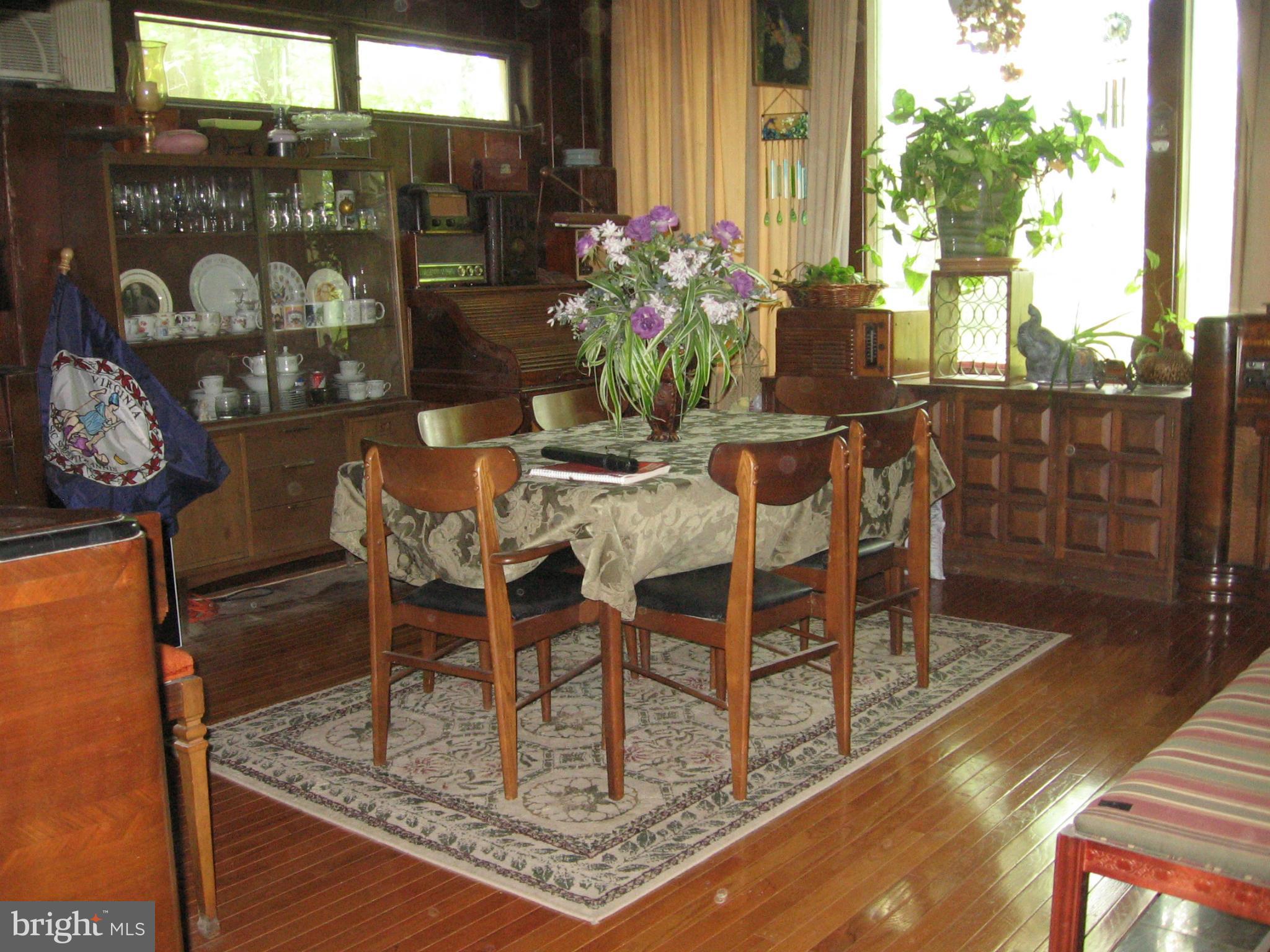 11410 Valley Road Fairfax, VA 22033 - Photo 2 of 4 Dining Room