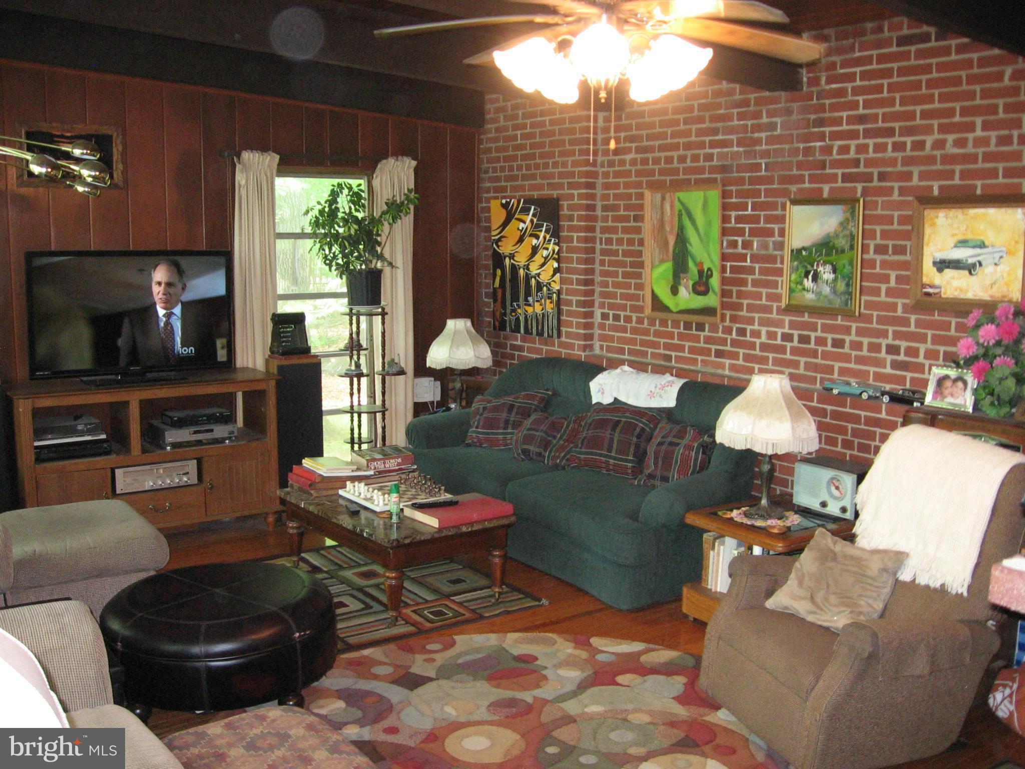 11410 Valley Road Fairfax, VA 22033 - Photo 3 of 4 Living Room