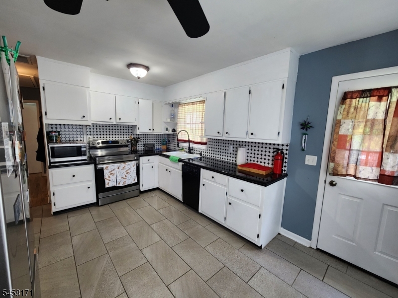 30 Locust Road Wantage, NJ 07461 - Photo 4 of 39 Gallery Image 4