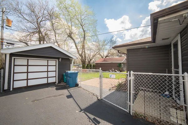 $219,900 | 8953 South Corcoran Road, Hometown, IL 60456