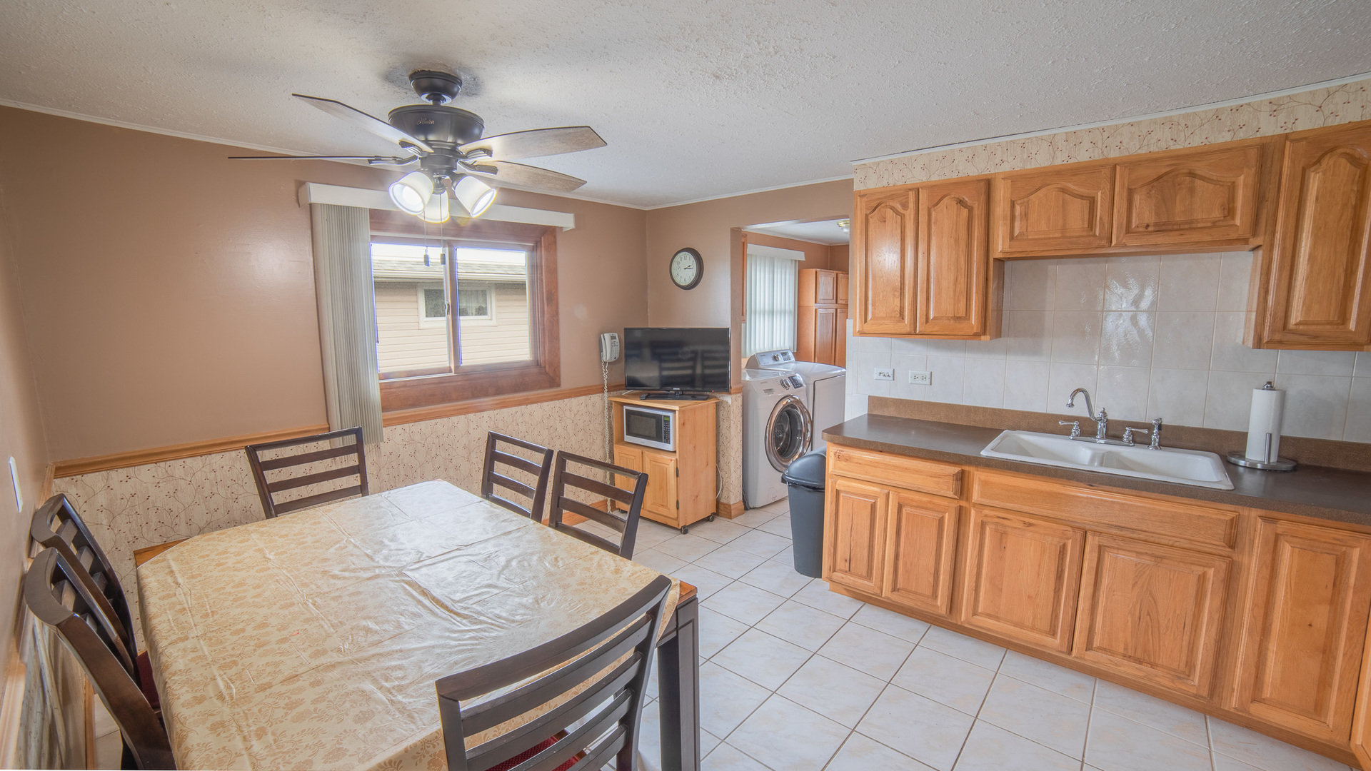 8953 South Corcoran Road Hometown, IL 60456 - Photo 5 of 19