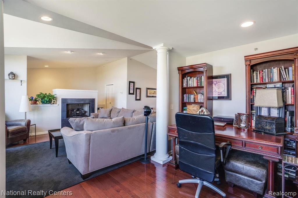 1444 Devon Lane Troy, MI 48084 - Photo 5 of 25