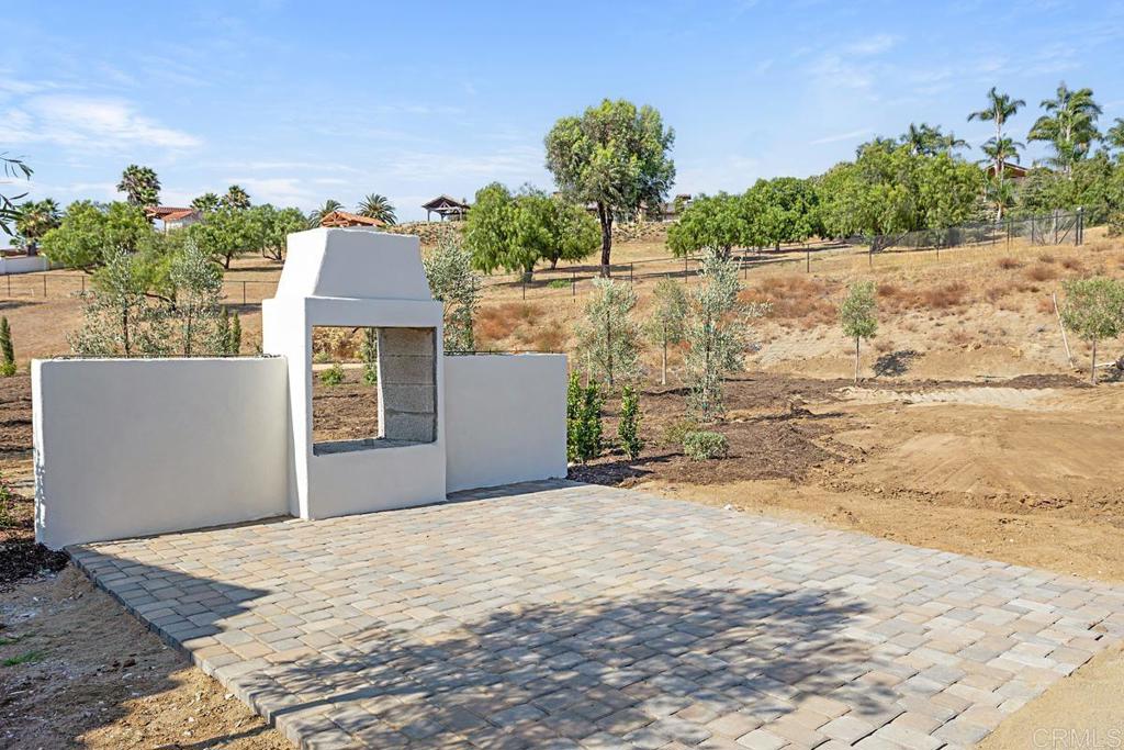 5808 Lake Vista Drive Bonsall, CA 92003 - Photo 33 of 40 a view of a backyard of a house