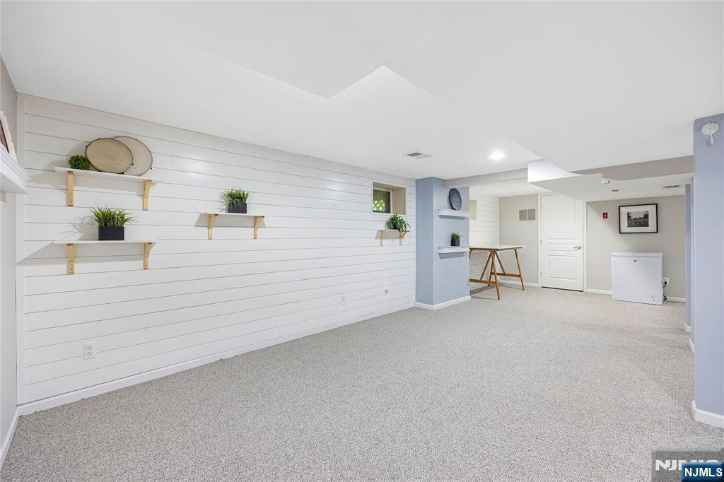 8 Ferndale Place Pompton Plains, NJ 07444 - Photo 40 of 49
