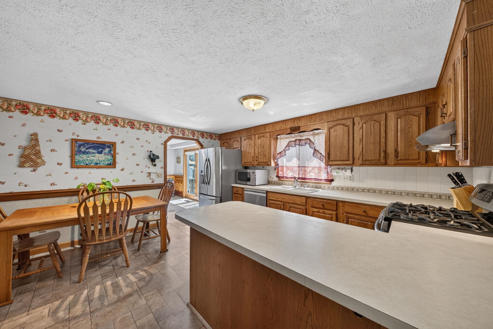 177 Ridge Road Nashua, NH 03062 - Photo 6 of 49