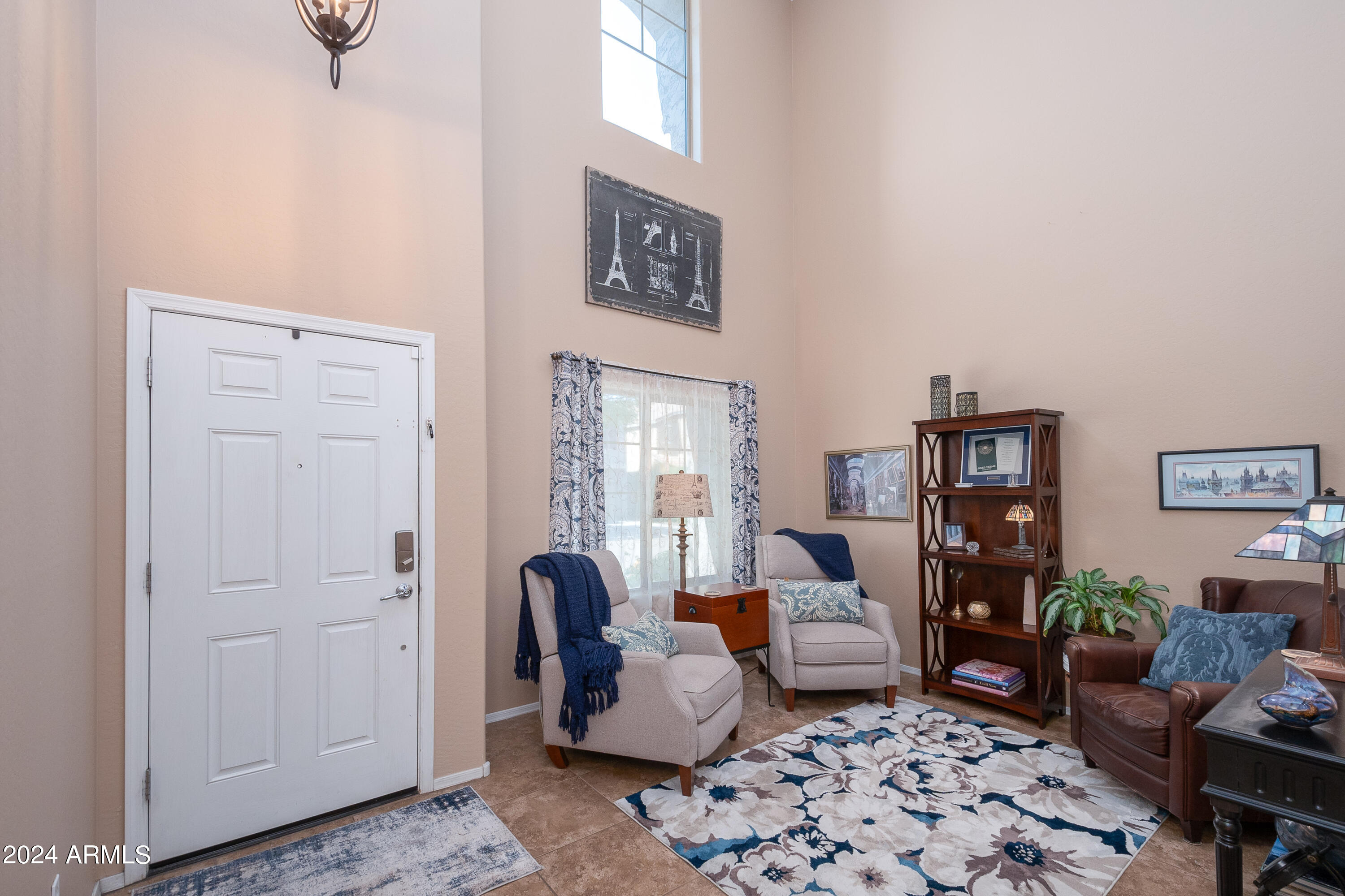 5422 West Parsons Road Phoenix, AZ 85083 - Photo 2 of 33 Living room