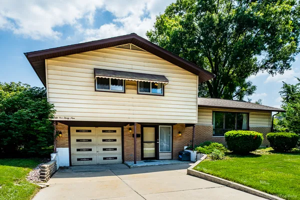$335,000 | 5539 La Palm Drive, Oak Forest, IL 60452