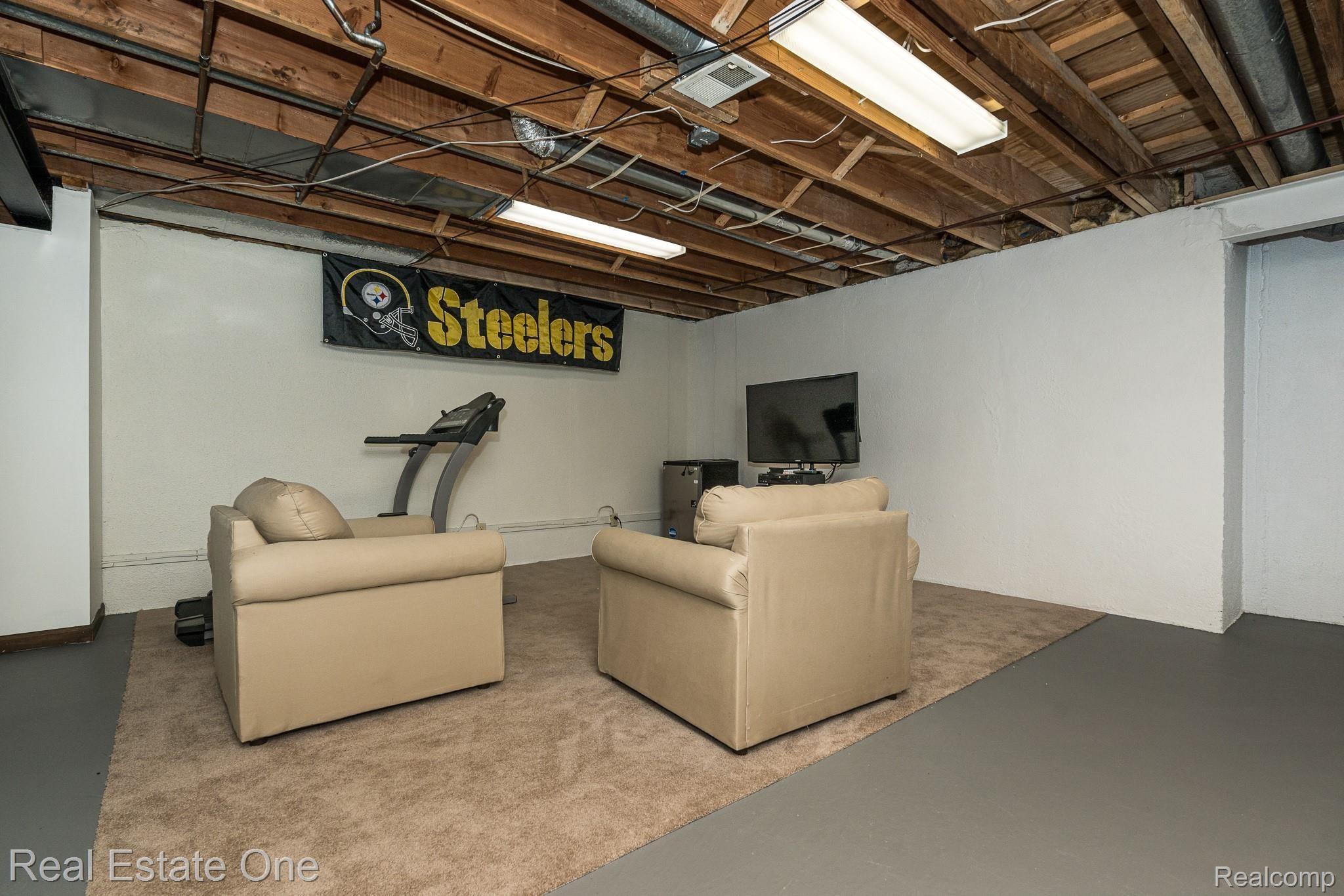 1900 McCormick Drive Rochester, MI 48306 - Photo 36 of 56 1900 McCormick MLS-W037.jpg