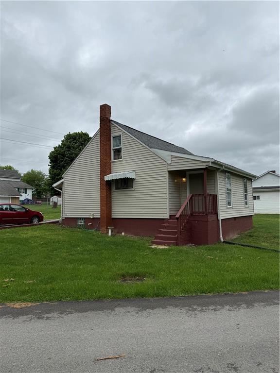 802 8th Street Mather, PA 15346 - Photo 3 of 27 a front view of house with yard and green space