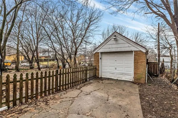 $270,000 | 9614 East 32nd Street South, Independence, MO 64052