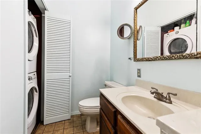 $2,500 | 823 Esplanade Avenue, Unit 1, New Orleans, LA 70116