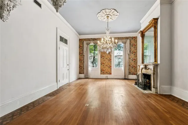 $2,500 | 823 Esplanade Avenue, Unit 1, New Orleans, LA 70116