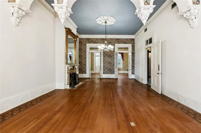 $2,500 | 823 Esplanade Avenue, Unit 1, New Orleans, LA 70116