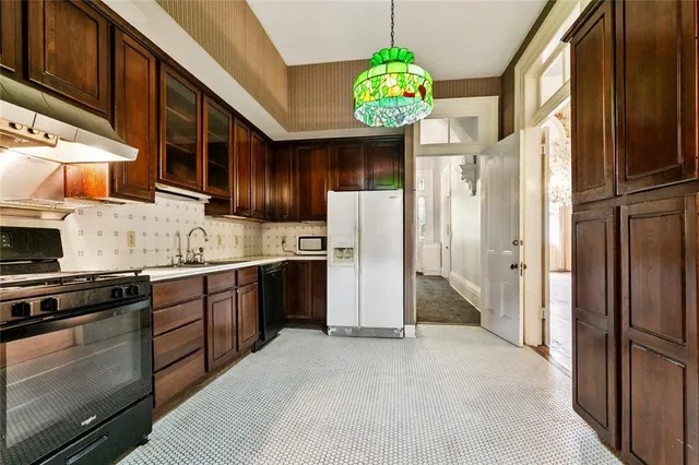 $2,500 | 823 Esplanade Avenue, Unit 1, New Orleans, LA 70116