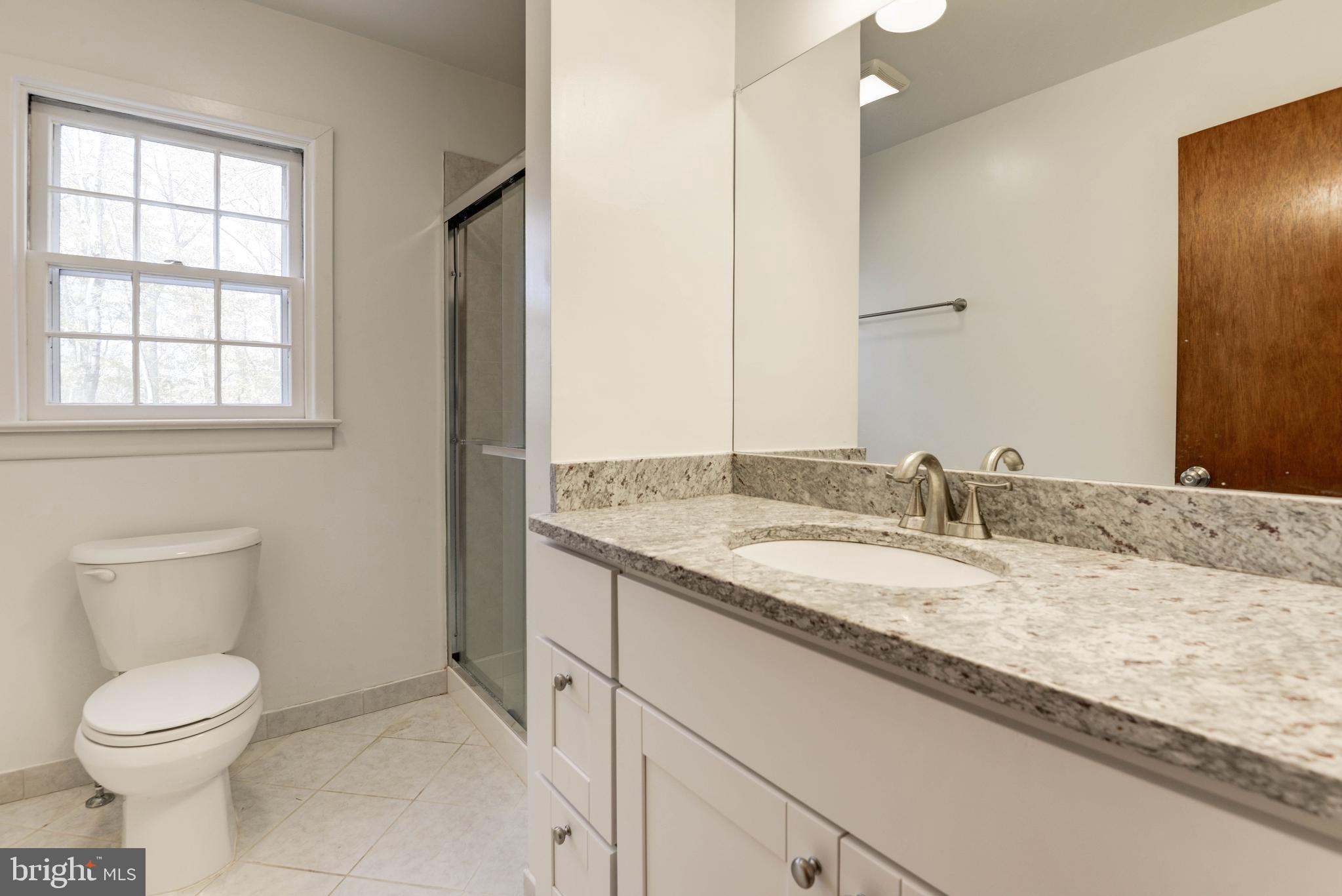 910 Chinquapin Road McLean, VA 22102 - Photo 11 of 26 Bath (Main Level)