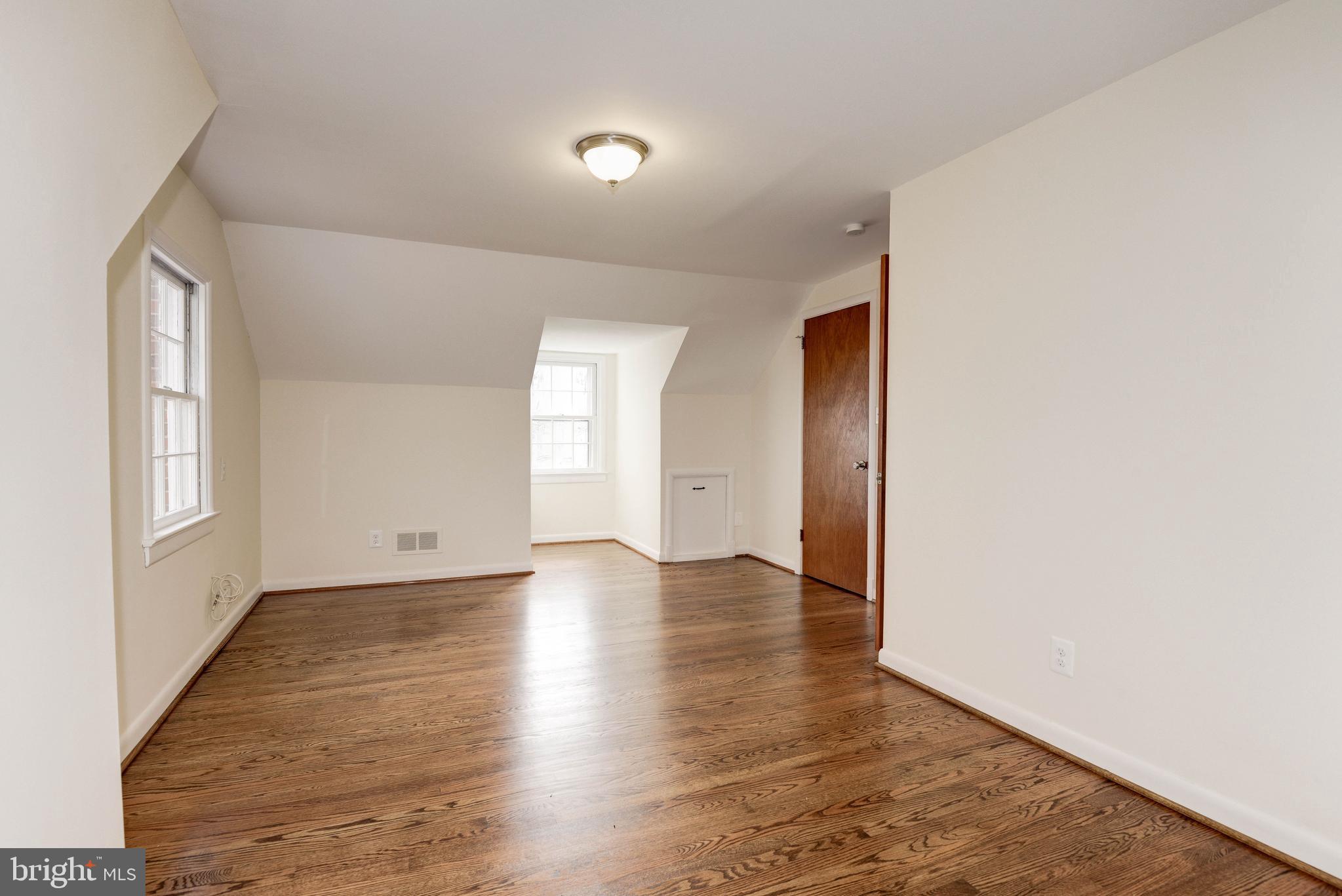 910 Chinquapin Road McLean, VA 22102 - Photo 15 of 26 Bedroom #4 (Upper Level)