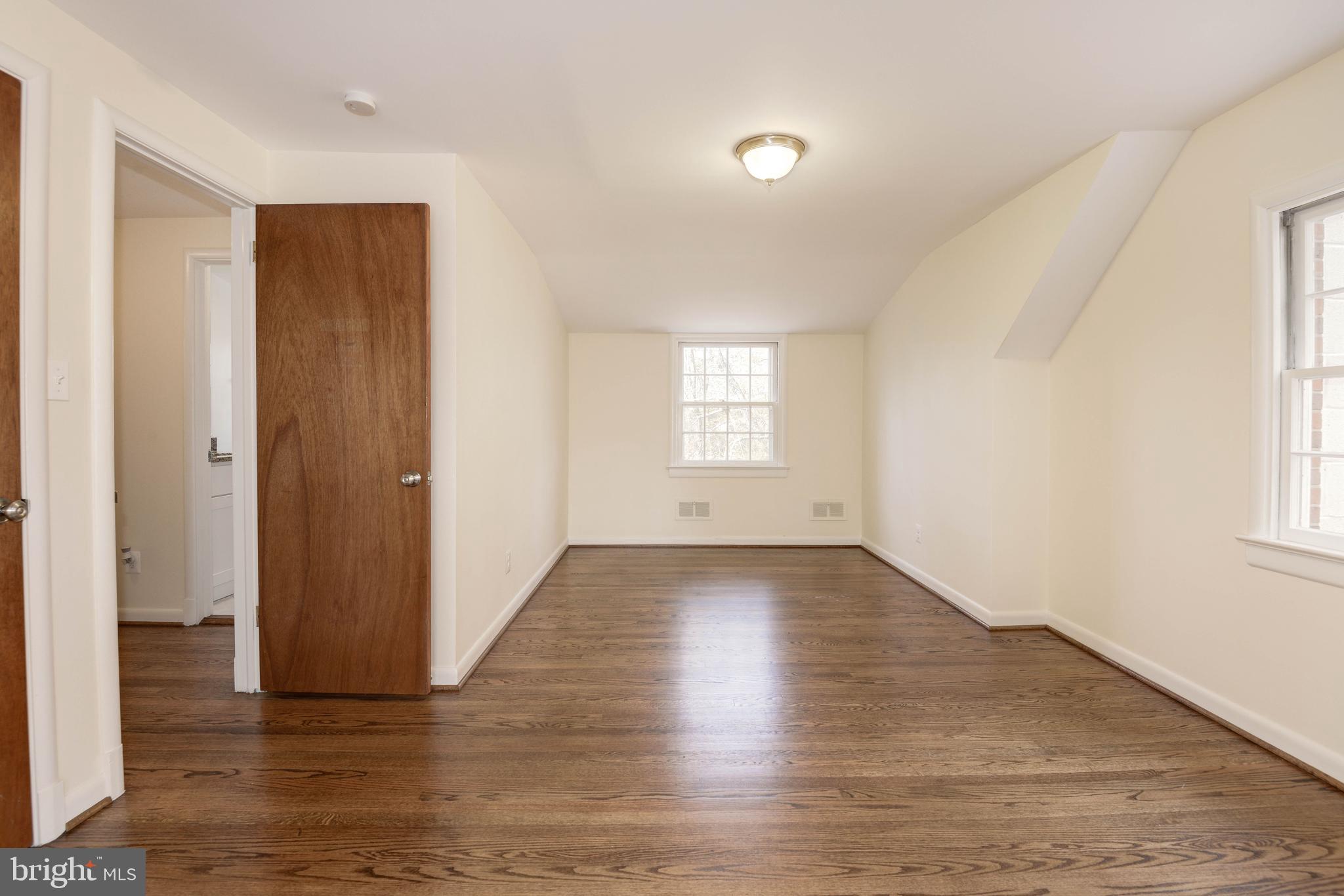 910 Chinquapin Road McLean, VA 22102 - Photo 16 of 26 Bedroom #4 (Upper Level)