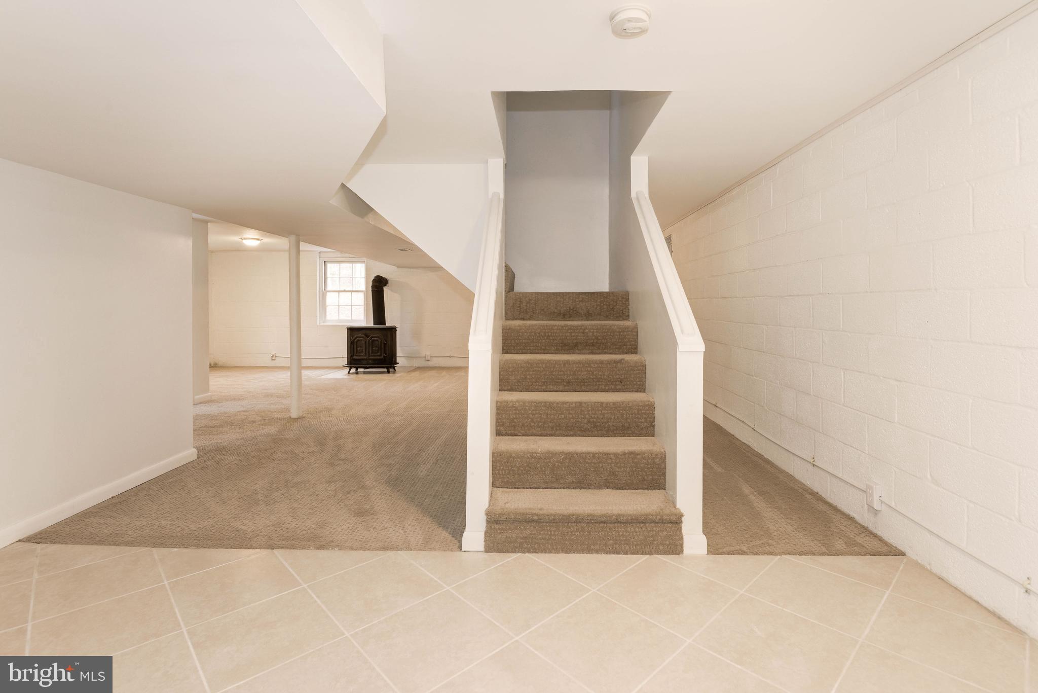 910 Chinquapin Road McLean, VA 22102 - Photo 18 of 26 Stairs to Lower Level