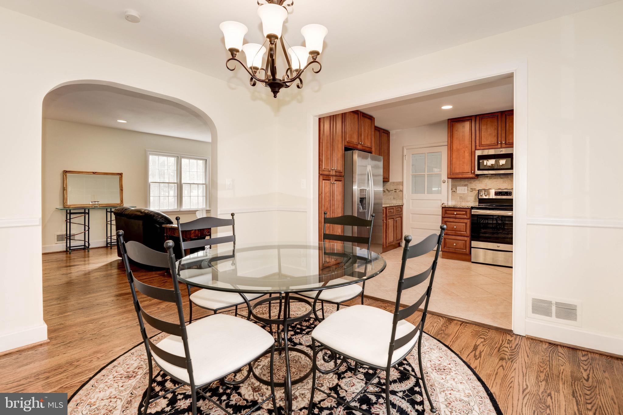 910 Chinquapin Road McLean, VA 22102 - Photo 5 of 26 Dining Room