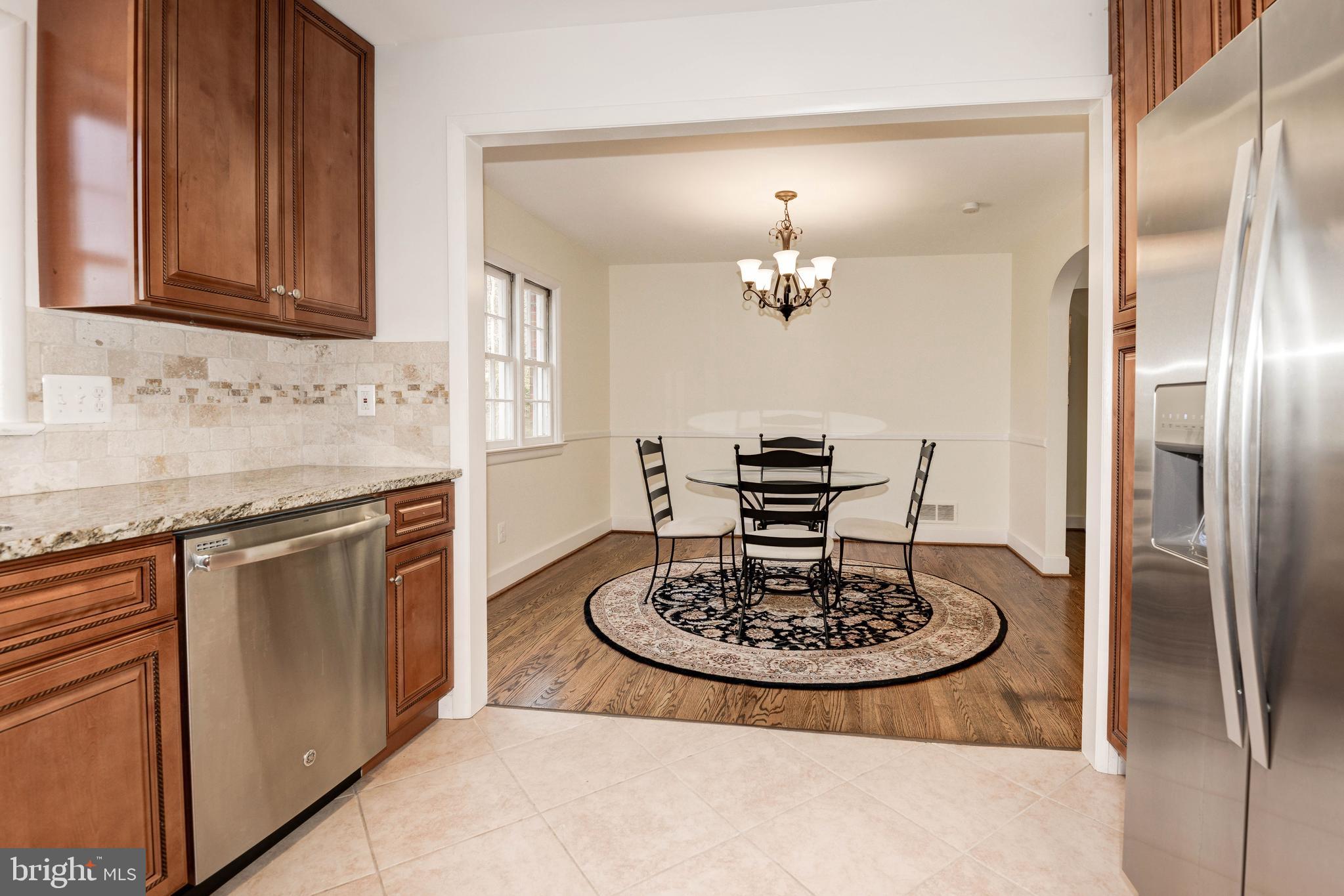 910 Chinquapin Road McLean, VA 22102 - Photo 8 of 26 Kitchen - Stainless Steel Appliances