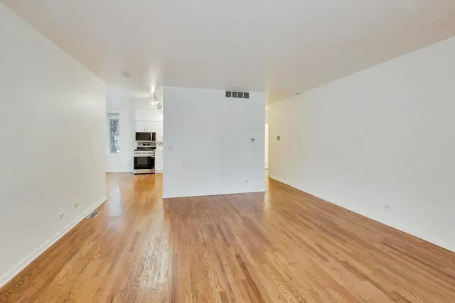 $3,000 | 1640 West Diversey Parkway, Unit 1, Chicago, IL 60614