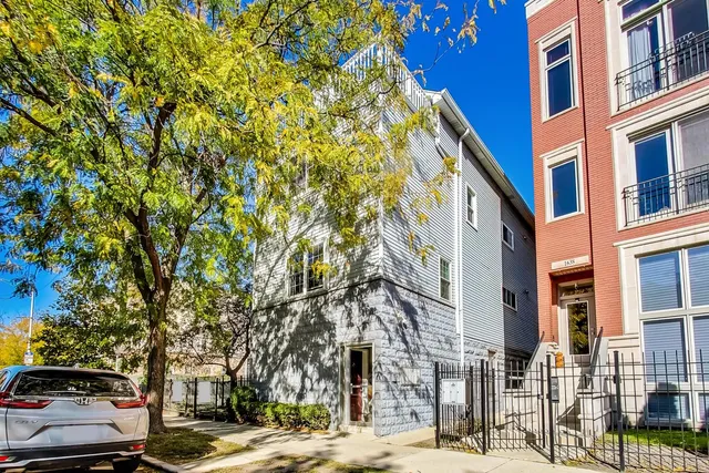 $3,000 | 1640 West Diversey Parkway, Unit 1, Chicago, IL 60614