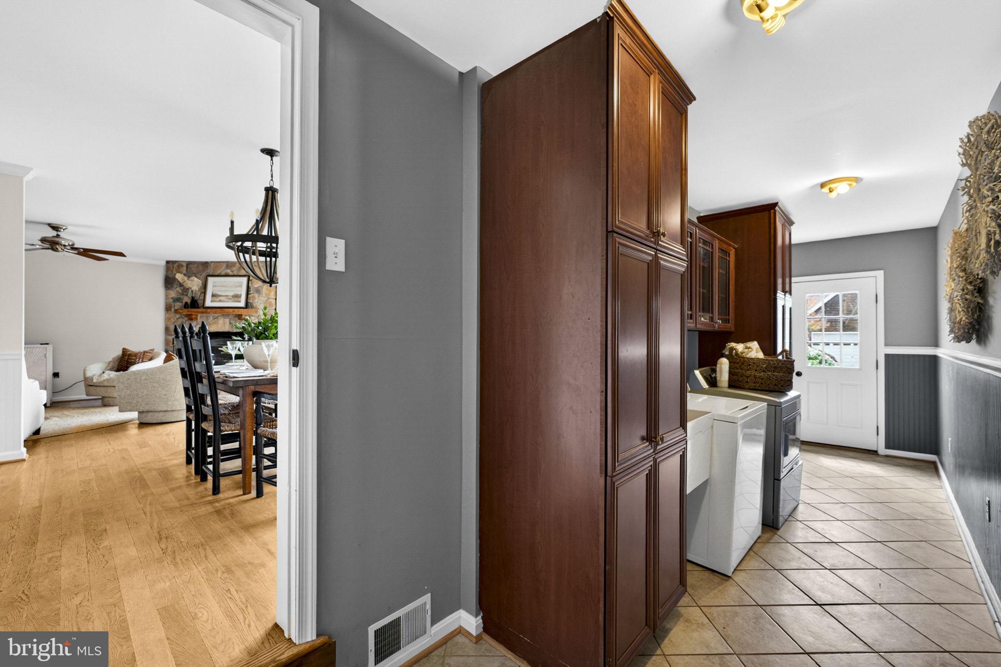 18654 Airmont Road Purcellville, VA 20132 - Photo 46 of 82 Mudroom and laundry