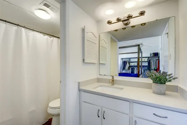 $2,250 | 1818 South Lakeshore Boulevard, Unit 30, Austin, TX 78741