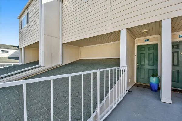 $2,250 | 1818 South Lakeshore Boulevard, Unit 30, Austin, TX 78741