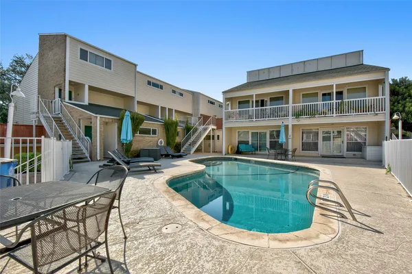 $2,250 | 1818 South Lakeshore Boulevard, Unit 30, Austin, TX 78741