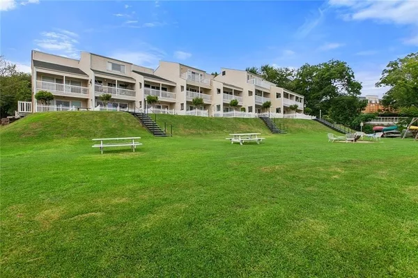 $2,250 | 1818 South Lakeshore Boulevard, Unit 30, Austin, TX 78741