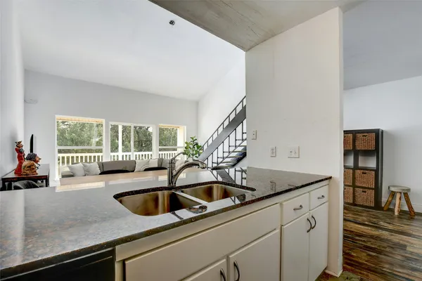 $2,250 | 1818 South Lakeshore Boulevard, Unit 30, Austin, TX 78741